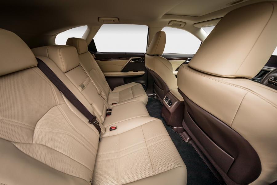 Интерьер Lexus RX350L 2018 года  (ZA) (фото 17 из 36)